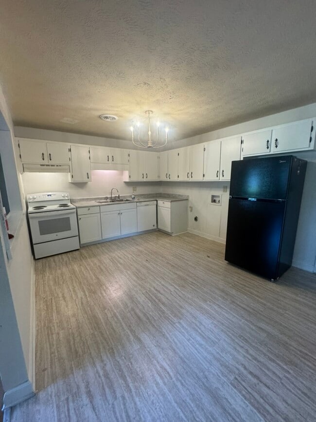 Photo - 150 Essex Ct