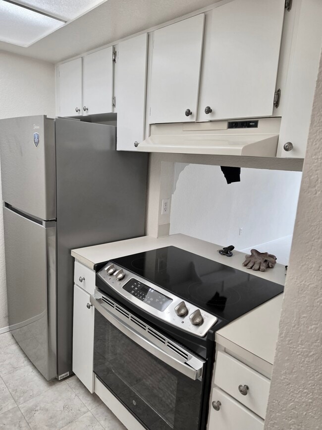 Building Photo - 8911 Holly Dr Unit 106