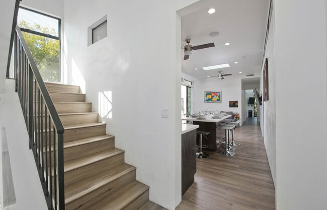 Photo - 809 Warren Ave