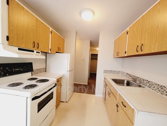 Photo - 10140-10156 156 St NW Unit Christina Manor