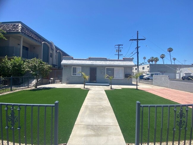 Building Photo - 1415 Centinela Ave Unit 1421B