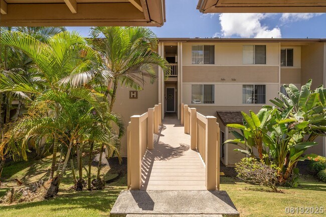 Building Photo - 95-968-968 Wikao St Unit 2/2/2 Spacious town home corner