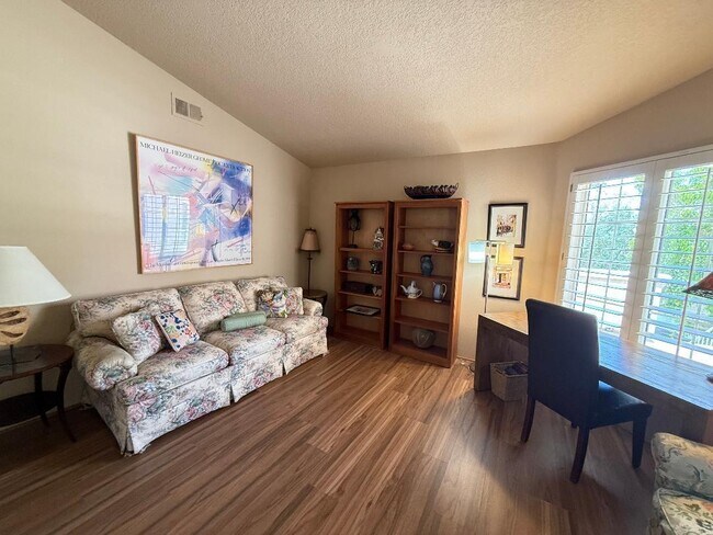 Photo - 688 Vista Lago Cir N