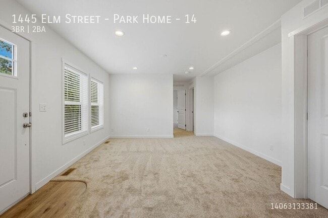 Photo - 1445 Elm St