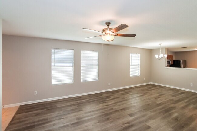 1016 Fort Apache Dr