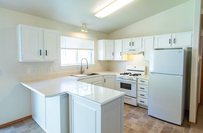 Photo - 3 Bed/2 Bath in Heartland