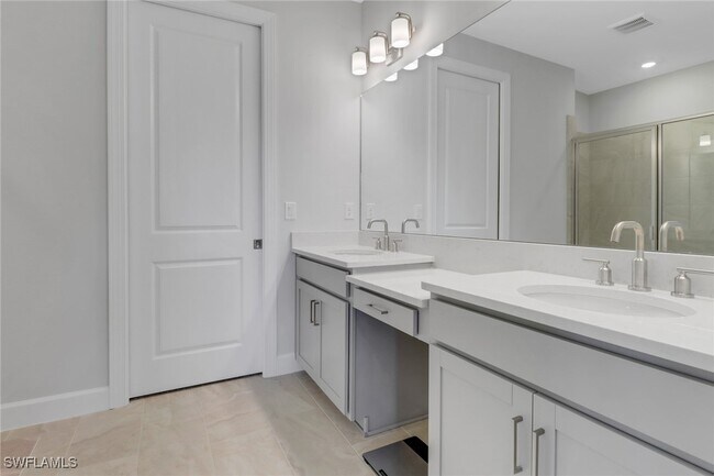 Photo - 15561 Vittorio St