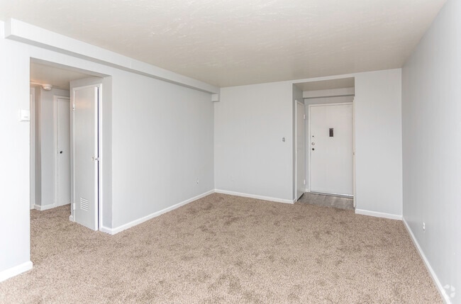 2BR, 1BA - 759 SF Box Shape