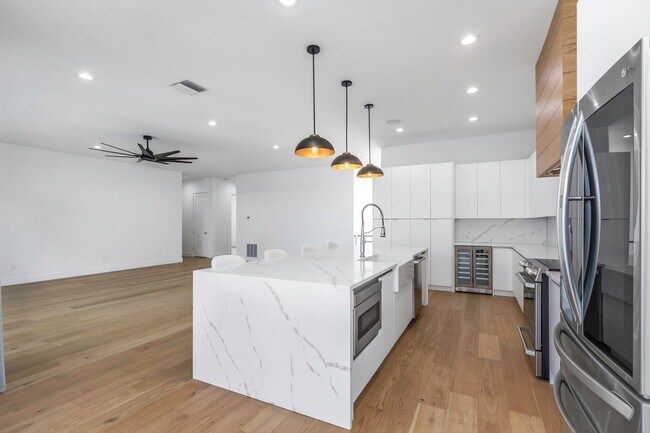 Photo - Stunning Custom Built Residence in the Exc...