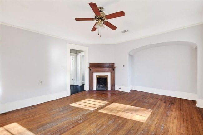 Photo - 300 Oxford Pl NE