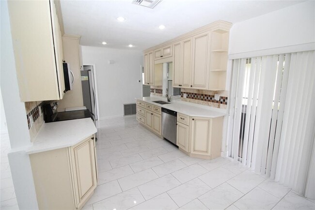 Photo - 160 SW 127th Ave