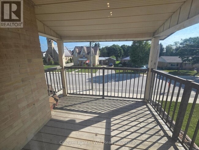 Photo - 135 Fergus St S