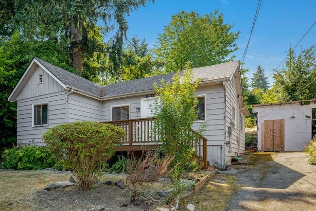 Charming 1 BD 1 BA cottage nestled on a be... - Charming 1 BD 1 BA cottage nestled on a be... House