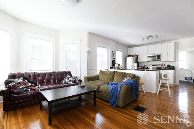 Building Photo - 37 Magoun St Unit 3 Rental