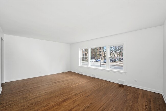 Photo - 7056 N Rockwell St Unit 1st floor