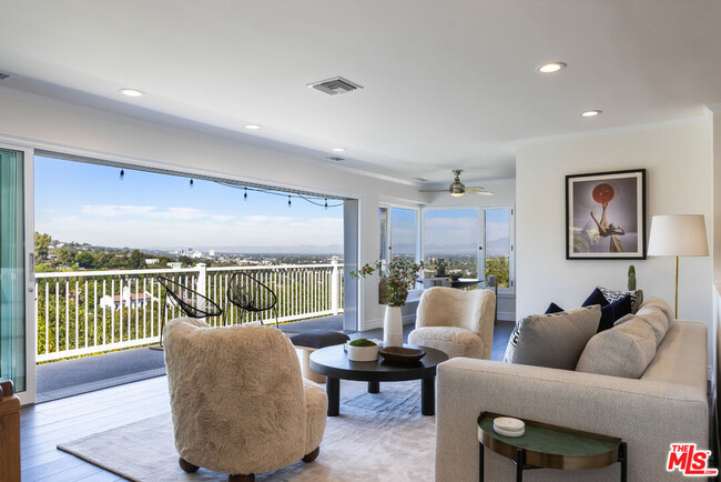 Building Photo - 3819 Sunswept Dr Rental