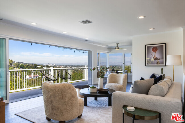 Building Photo - 3819 Sunswept Dr Rental