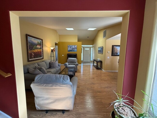 Photo - Spacious 4 Bed, 3 Bath Home - Terrango Glen