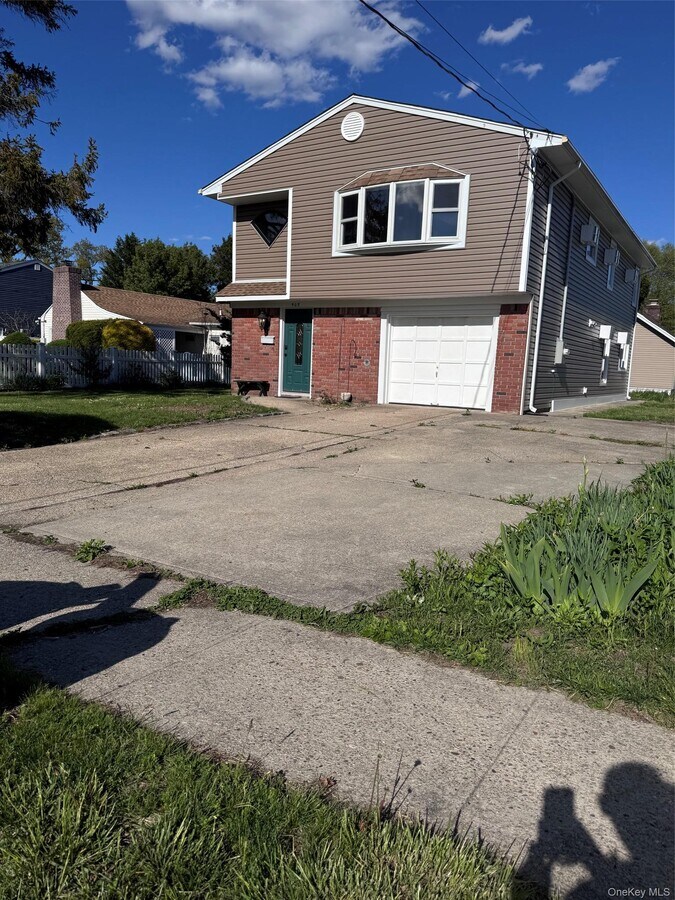 Photo - 405 Massapequa Ave