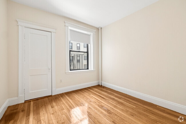 1BR, 1BA - 500SF - Bedroom