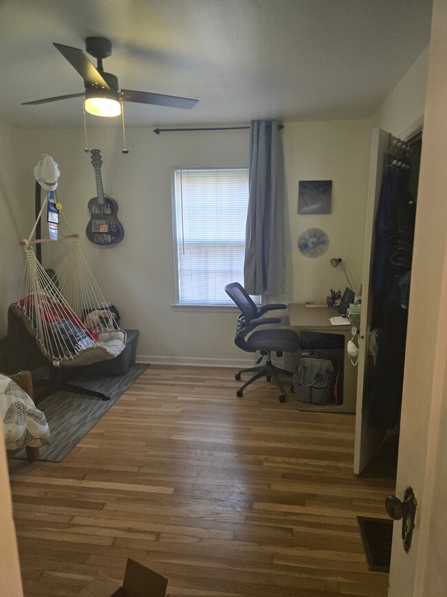 Ground Floor Bedroom - 6351 Broadway St