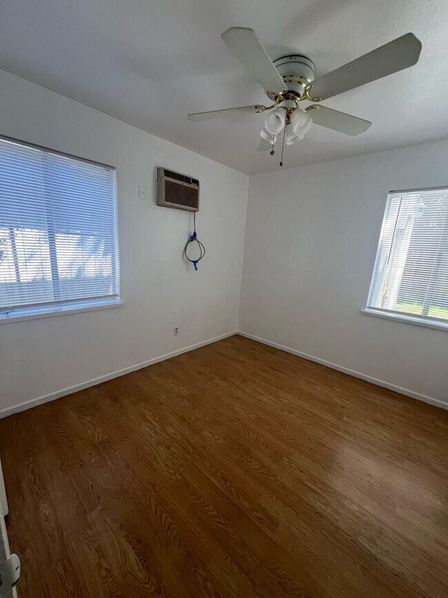 Photo - 309 27th St Unit B
