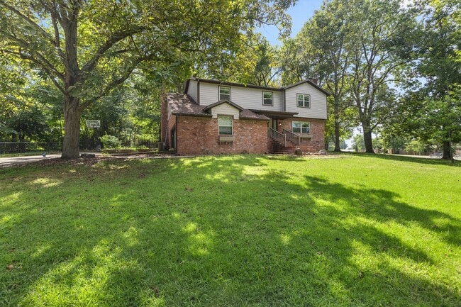 Building Photo - 4 Bedroom Home with Bonus Space, 2 Car Garage & Large Yard