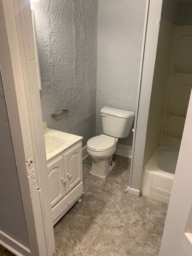 Photo - 4 Bedroom Single Family *Holiday Special - December rent Free*