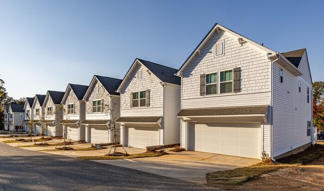 NEW 3BD Townhome Convenient to Hwy 74/ Min... - NEW 3BD Townhome Convenient to Hwy 74/ Min...