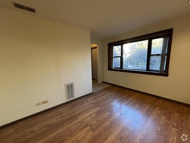 Building Photo - 2 bedroom in Chicago IL 60657 Unit G Rental