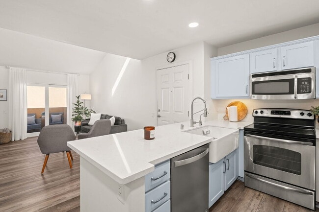 Photo - Fully Furnished 3BR/2BA Condo with Vaulted Ceilings, Close Proximity to UCSD and Medical Centers!... Unidad 231