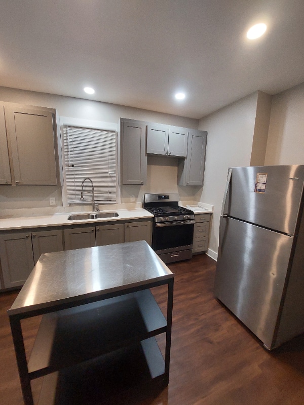 Building Photo - 2413 Painters St