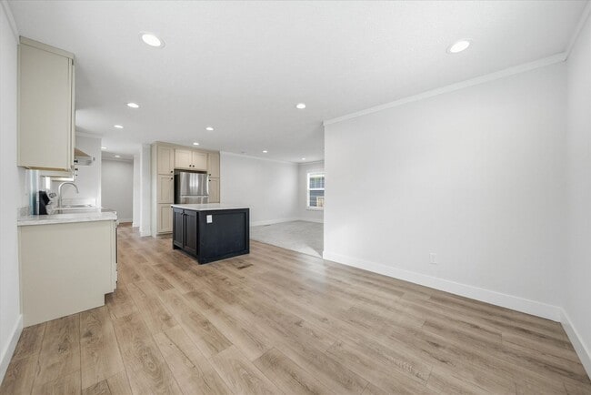 Photo - 3 Bed / 2 Bath Home in Hickory FOR RENT Pet Friendly!