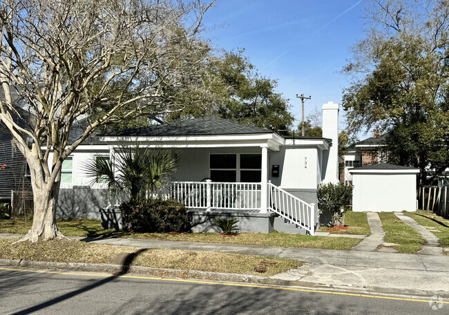 Building Photo - 734 E Anderson St Rental