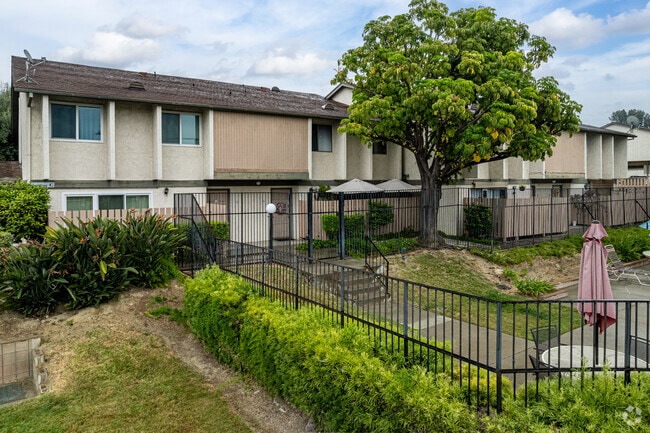 Photo - Villa De Loma