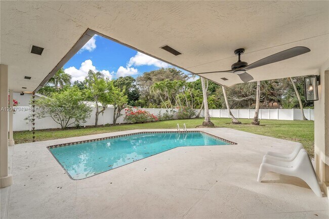 Photo - 10330 SW 58th Ct