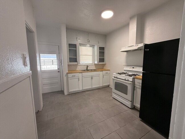 Photo - Renovated 3BR Home w/ Hardwood Floors | Water Included – San Antonio