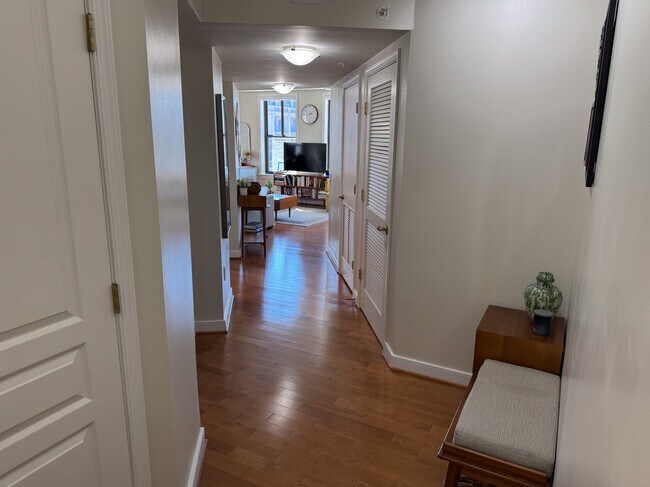 631 D St NW Unit 1033