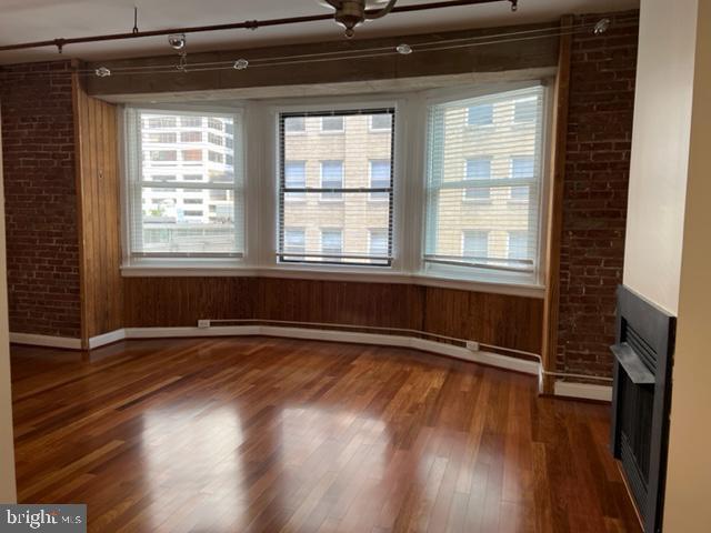 Building Photo - 105 S 18th St Unit 4B