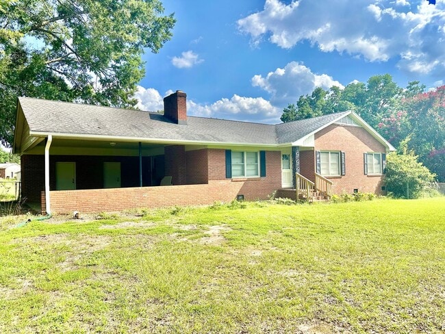 Building Photo - 4065 Pinehurst Dr