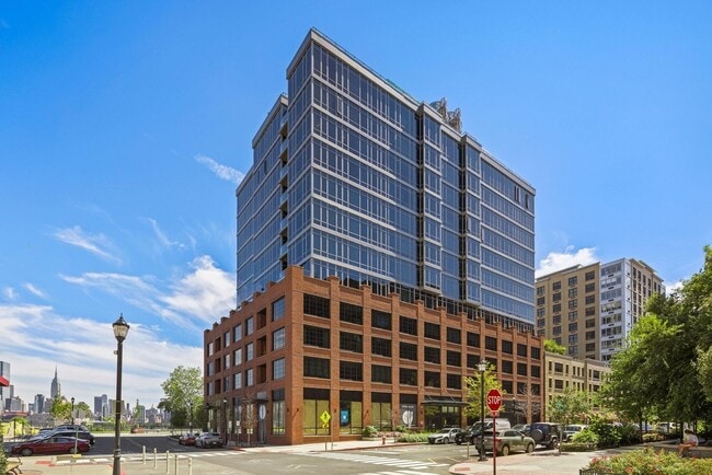 Building Photo - Jqusn