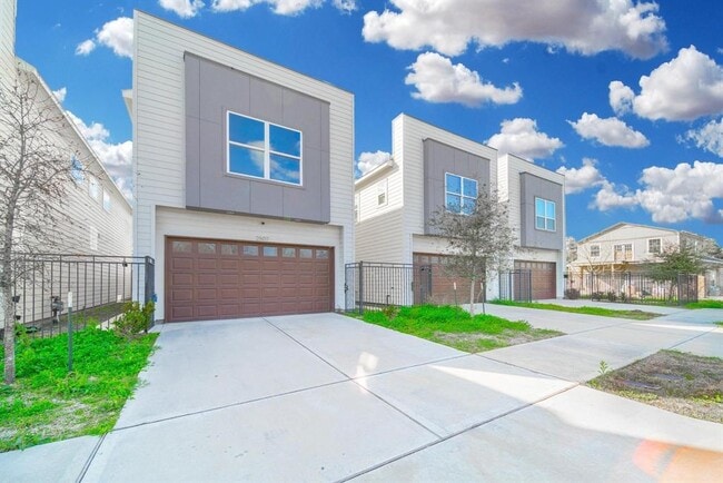 Building Photo - 2507 Des Chaumes St Rental