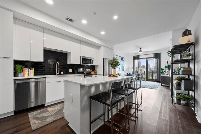 1777 Peachtree St NE Unidad 909