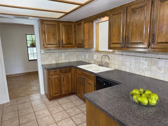 Photo - 331 Live Oak Dr