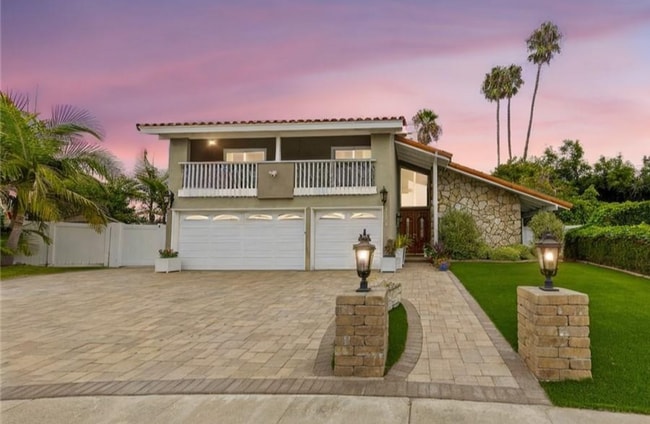 Building Photo - 4 bed 3 bath POOL on HUGE Lot!