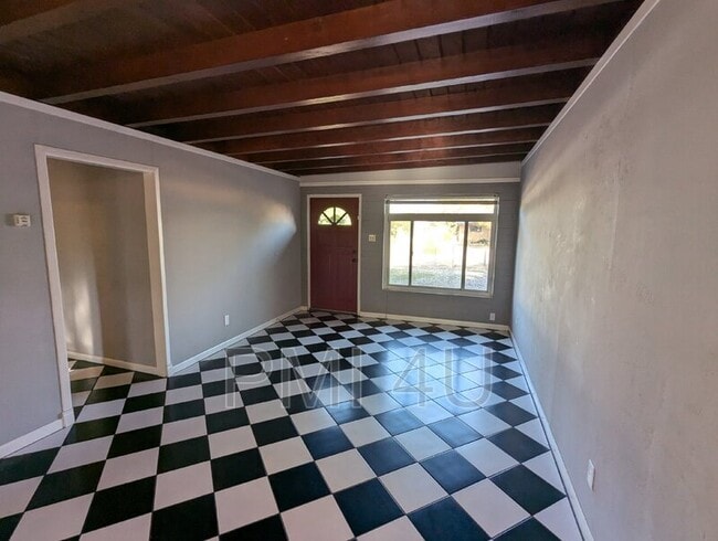 Photo - 2900 Parsifal St NE