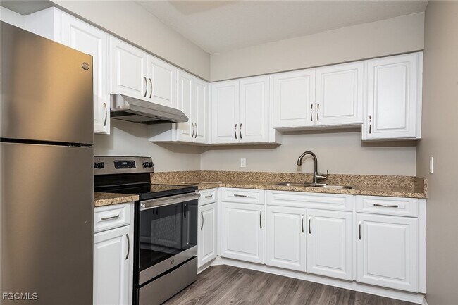 Photo - 744 Pineland Ave