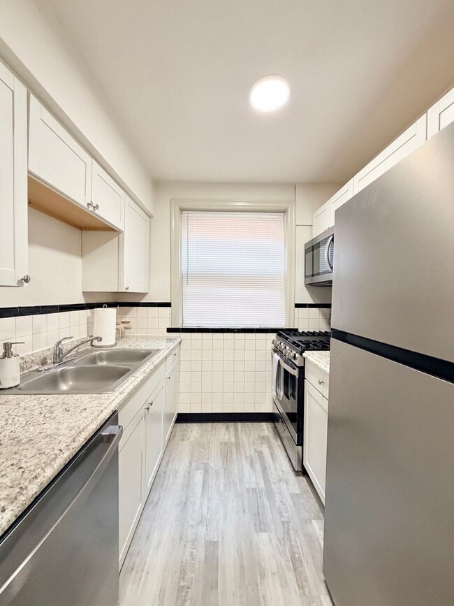 Building Photo - 6339-6339 Sutherland Ave Unit 6337-1F
