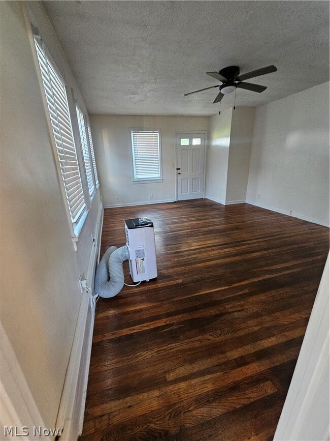 Photo - 2572 Brecksville Rd