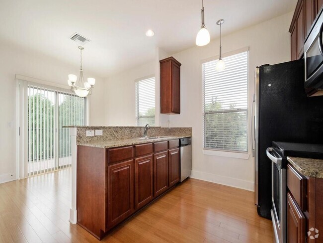Building Photo - 13420 Lyndhurst St Rental